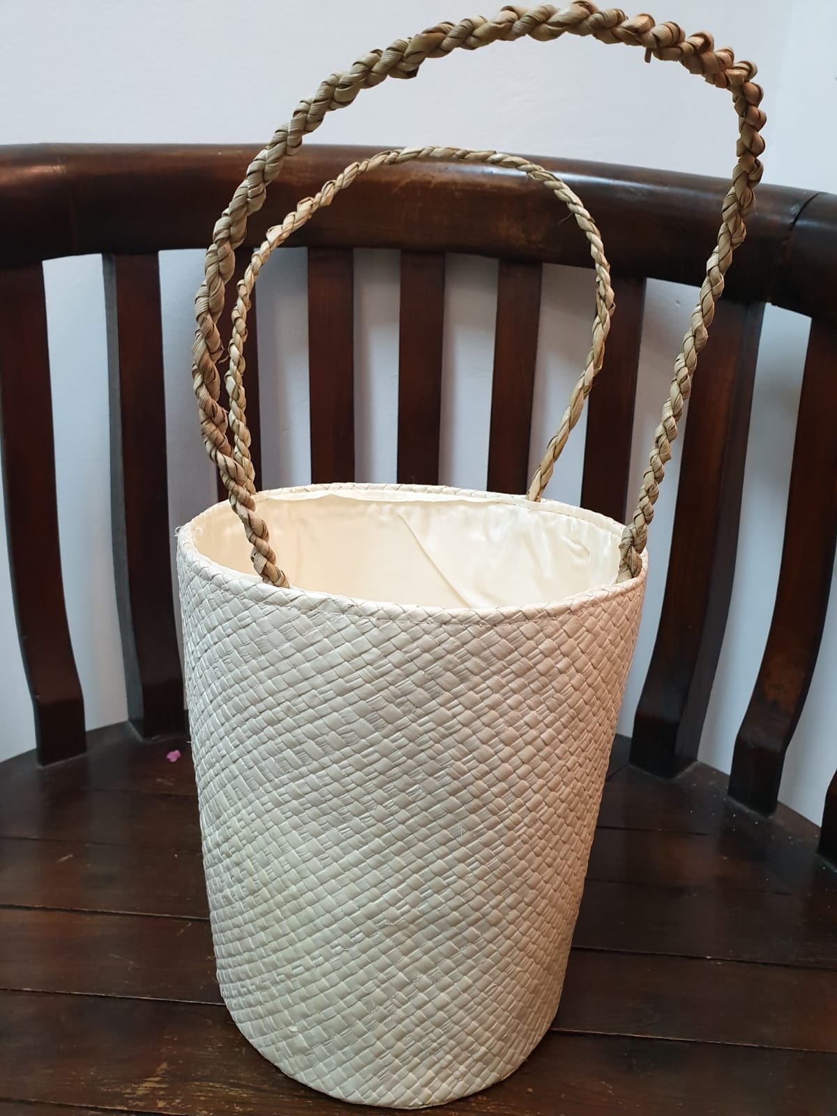Tas Bucket Anyaman Jerami